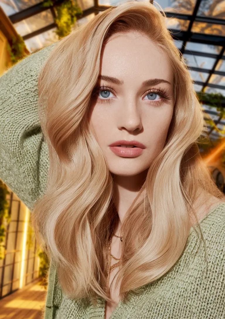 Golden Fall Hair Color for Blondes in 2025 Golden Honey Blonde with Flowing Length
