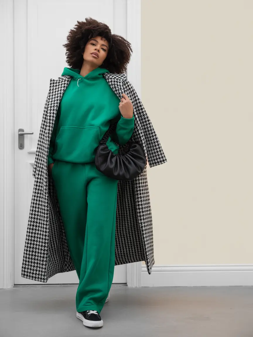 Plus Size Outfits for Winter 2025 / 2026 Street Style Color Pop