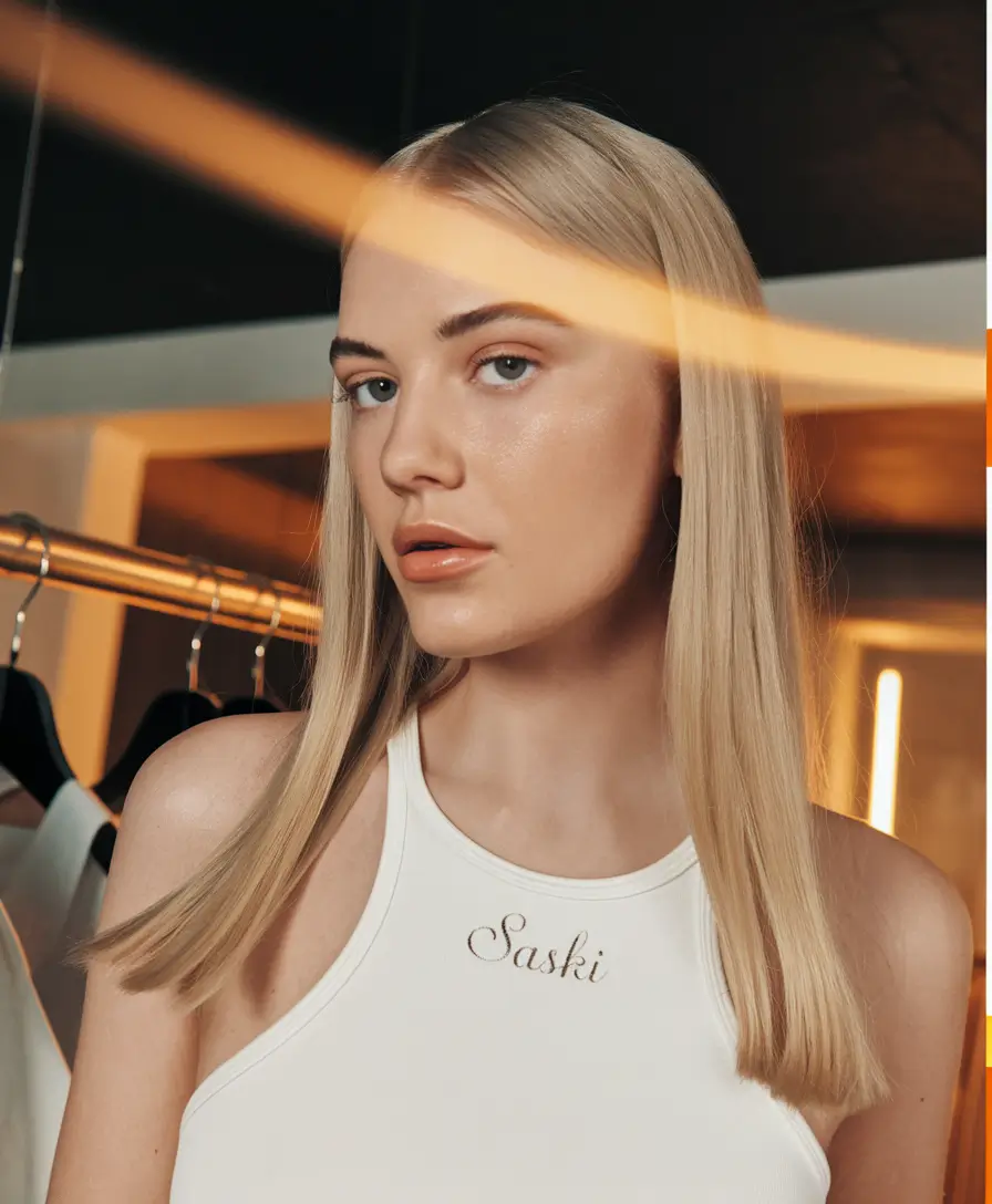 Winter 2025 / 2026: Cute Hairstyle Ideas Sleek Straight Cut with Blunt Ends