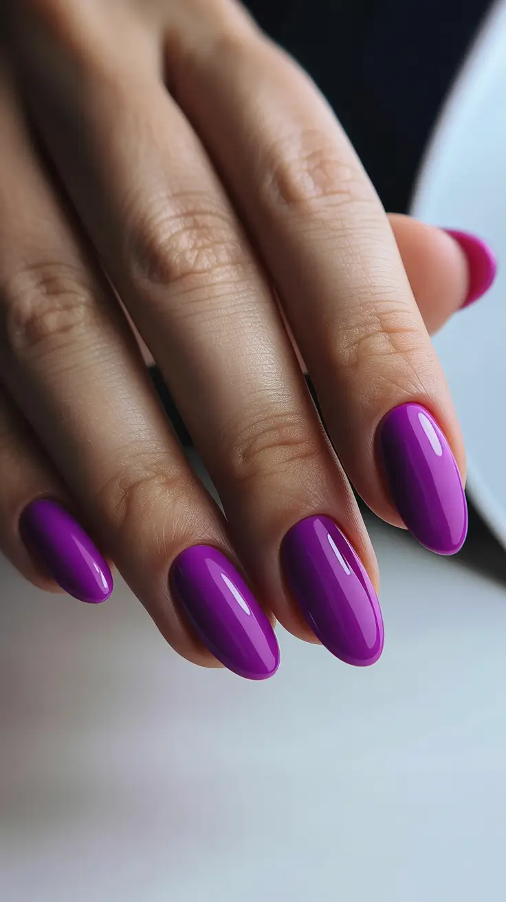 simple christmas nails ideas 2025 Rich Berry Shine