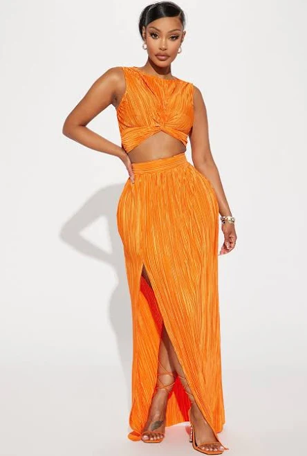 matching set Fashion Nova Conjunto de Falda Playing Games Plisse Skirt Set Fashion Nova $39.99