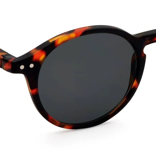 accessory IZIPIZI Round Sunglasses #D - Tortoise | Tortoise MoMA Design Store $60