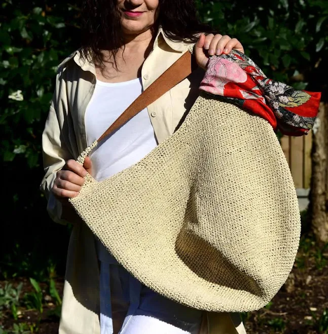 Stylish Straw Hobo Bag with Genuine Leather Strap