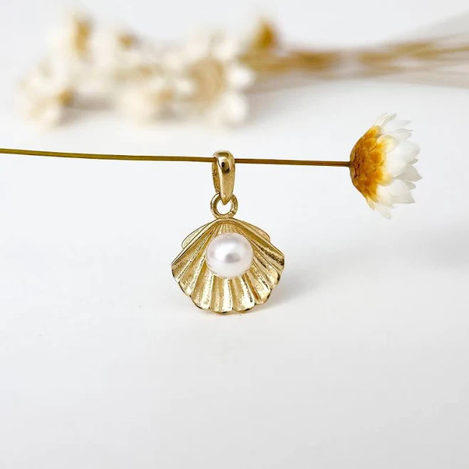 9K Solid Gold Cultured Pearl Dainty Shell Charm