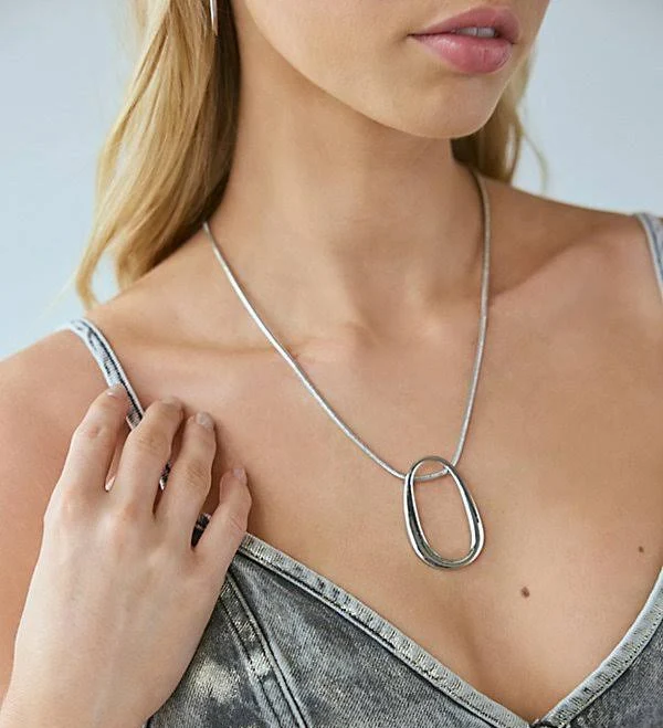 Suki Oblong Pendant Chain Necklace