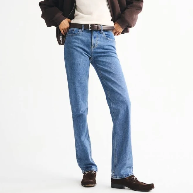 Abercrombie & Fitch Women's Mid Rise 90s Straight Jean