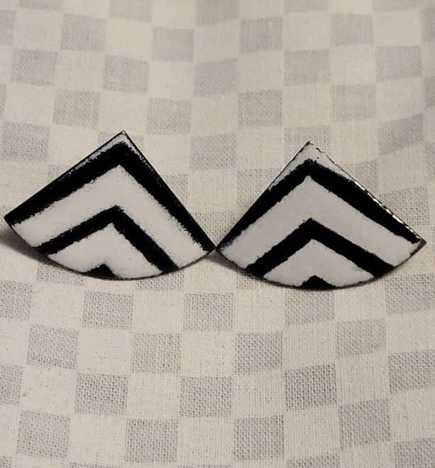 Black And White Enamel Geometric Pattern Post Stud Earrings Earrings