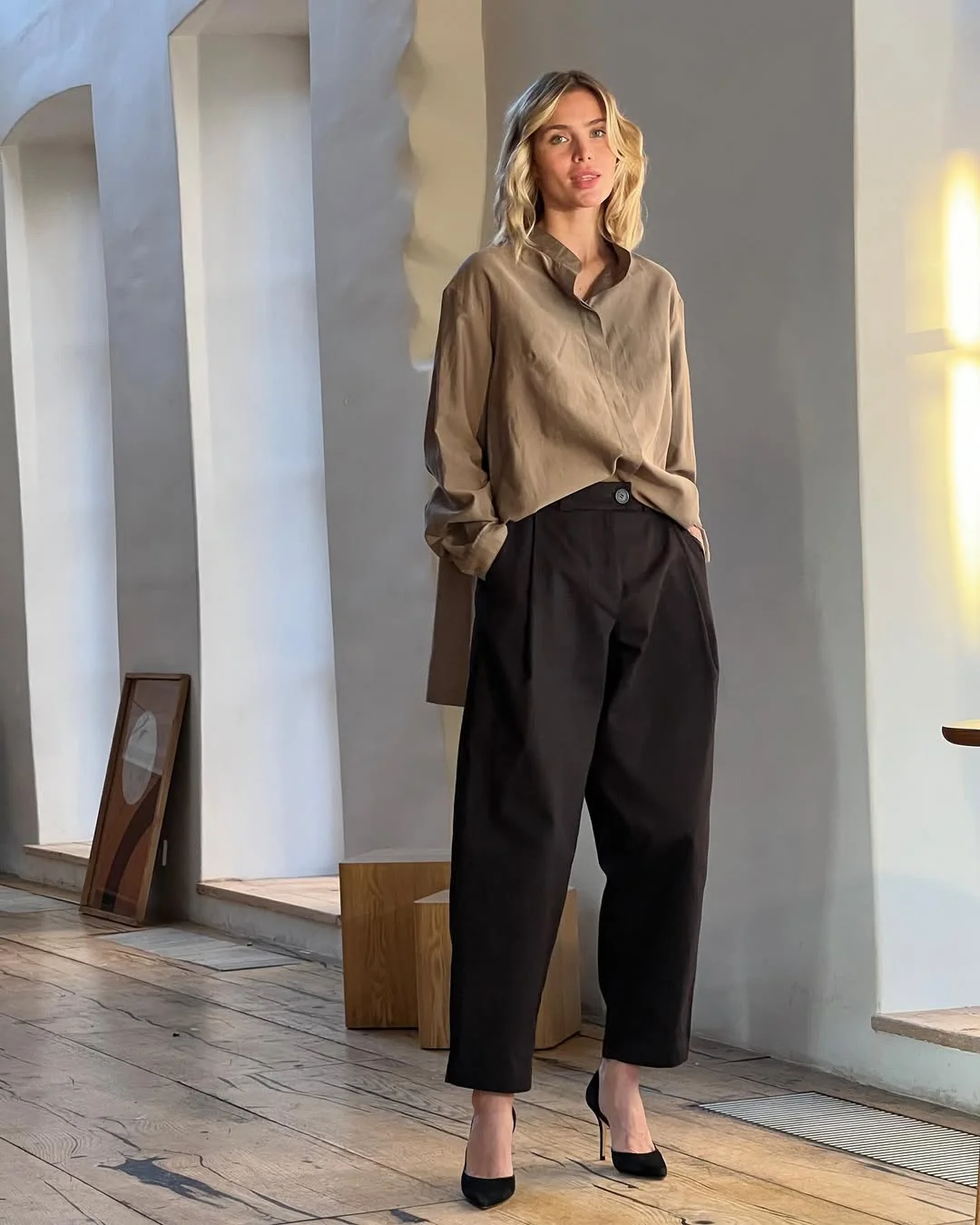 all pants outfits for women 2026 Soft Neutral Tailoring That Feels Quietly Powerful