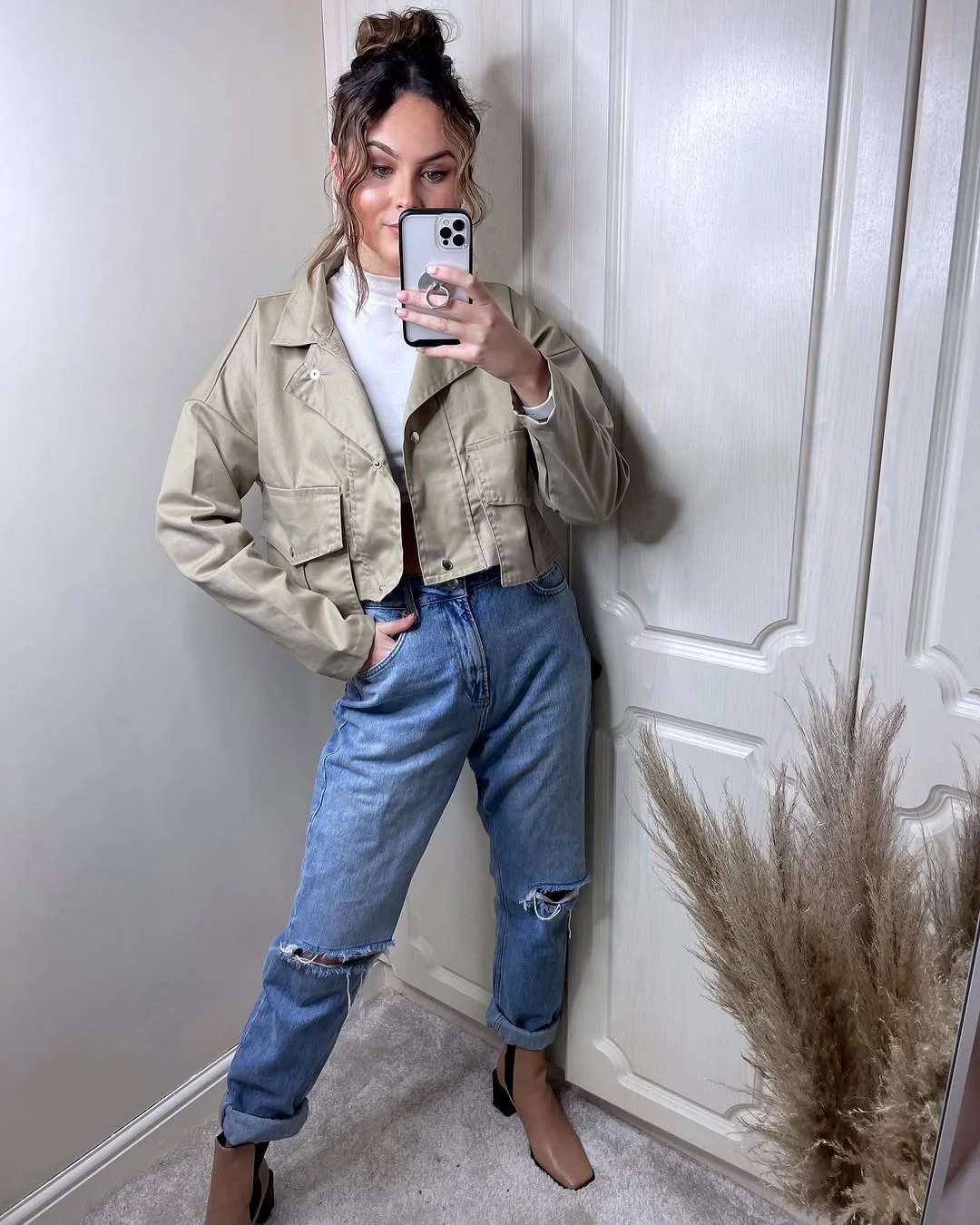 cute fall outfits docs 2026 A Cropped Utility Jacket Gives Classic Denim a Fresh Update