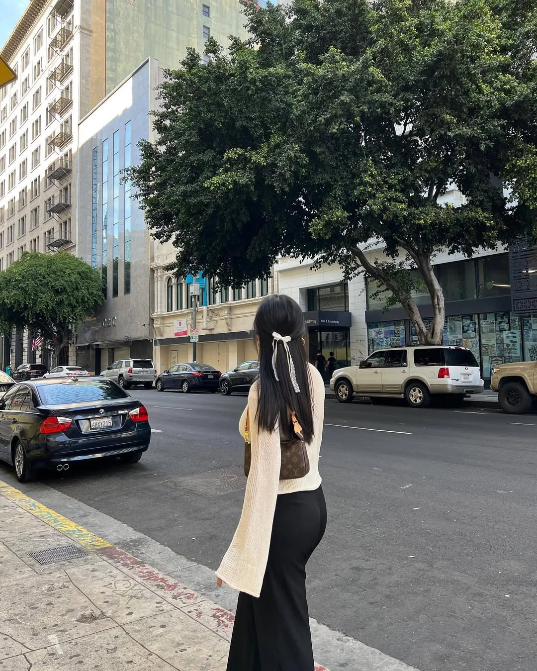 Early fall outfits ideas 2026 Soft Cream Layers For City Walks