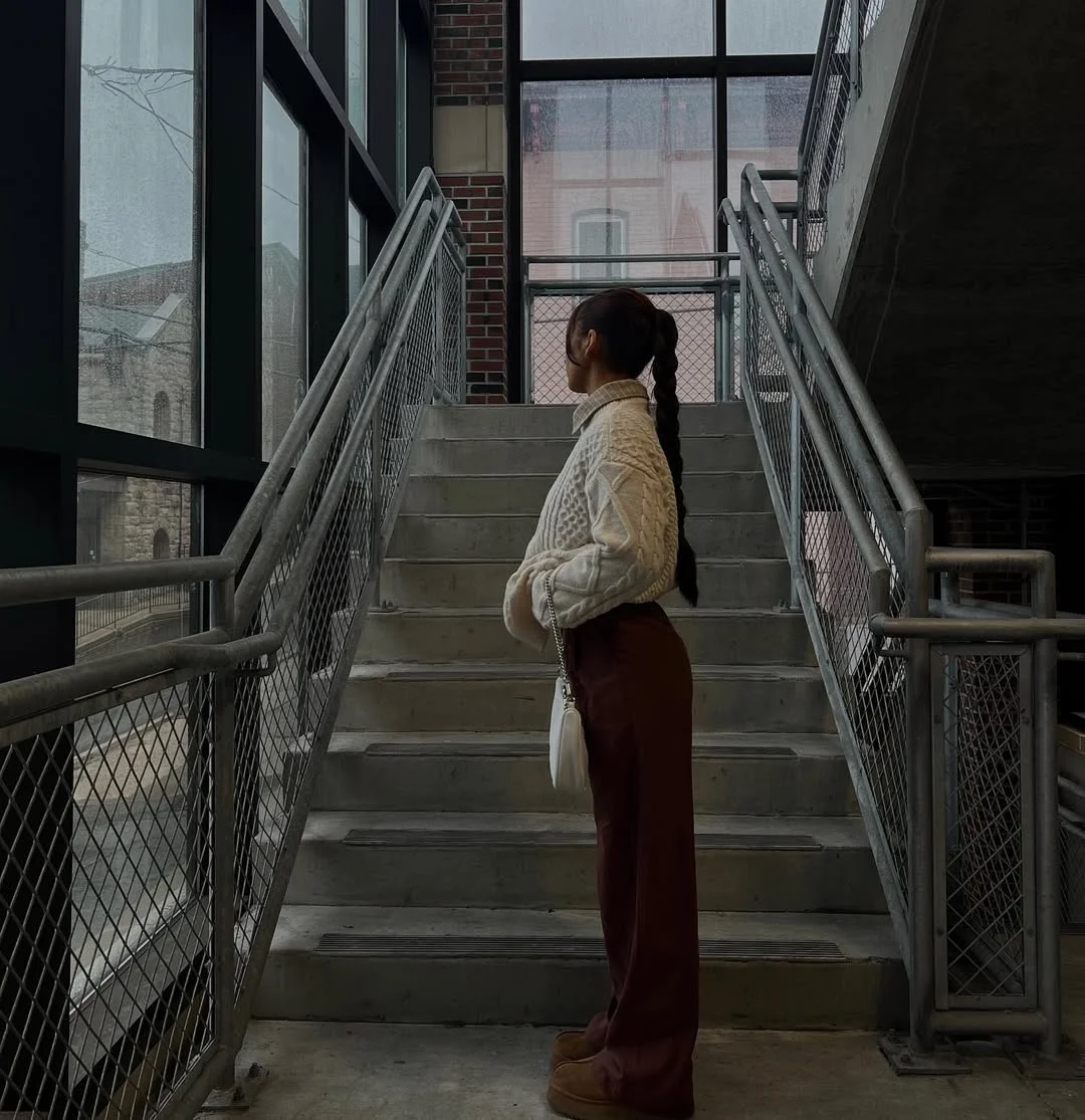 Early fall outfits ideas 2026 Cable Knit Sweaters With Chocolate Brown Trousers