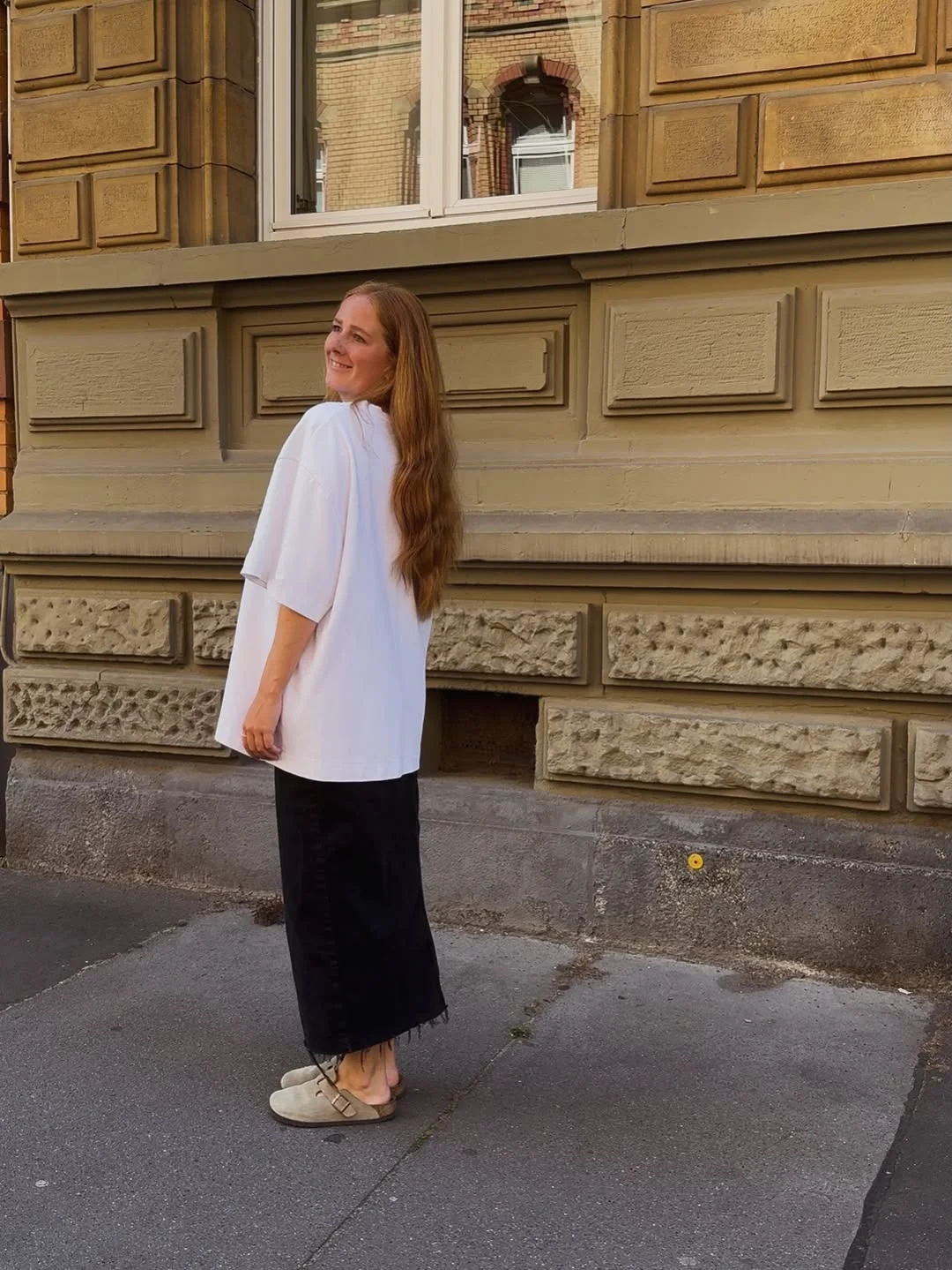Early summer outfits 2026 Oversized Minimalism Continues To Dominate Everyday Dressing