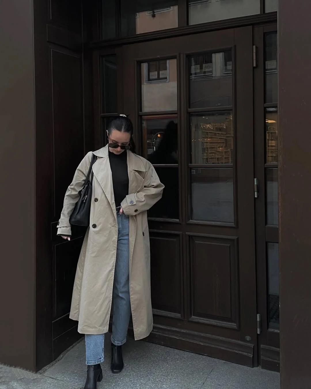 fall denim outfits for women 2026 Classic Trench Coats and Light Denim That Never Go Out of Style