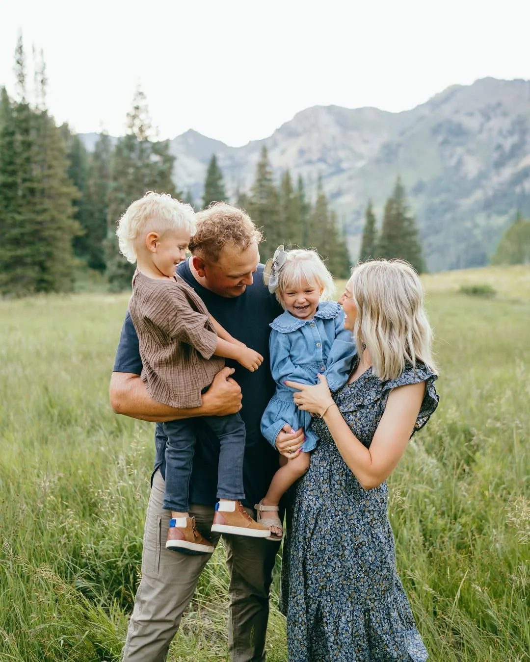 Fall Family Picture Outfits 2026: 21 Cozy & Timeless Outfit Ideas for Beautiful Family Photos