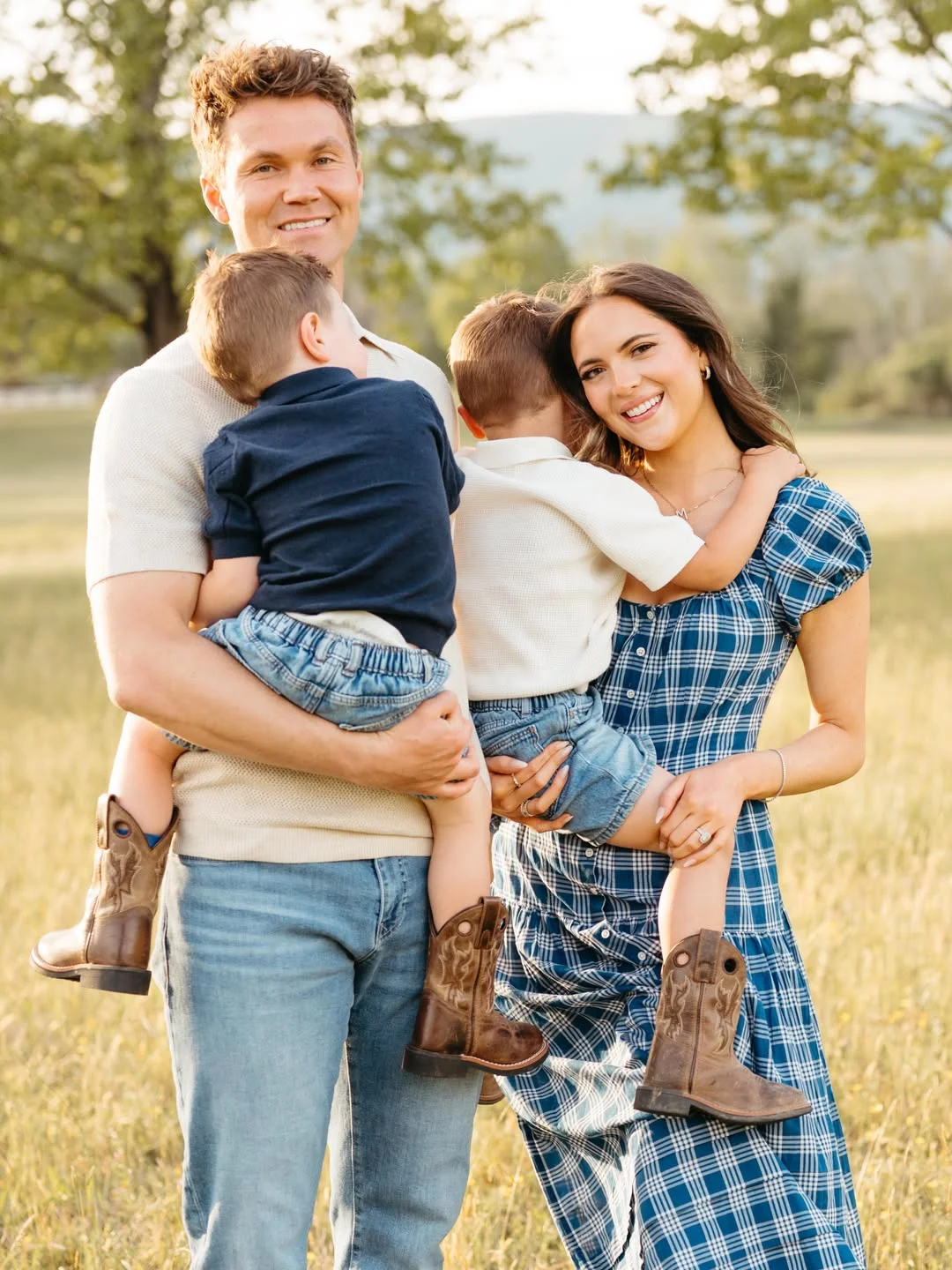 Fall Family Picture Outfits 2026: 21 Cozy & Timeless Outfit Ideas for Beautiful Family Photos