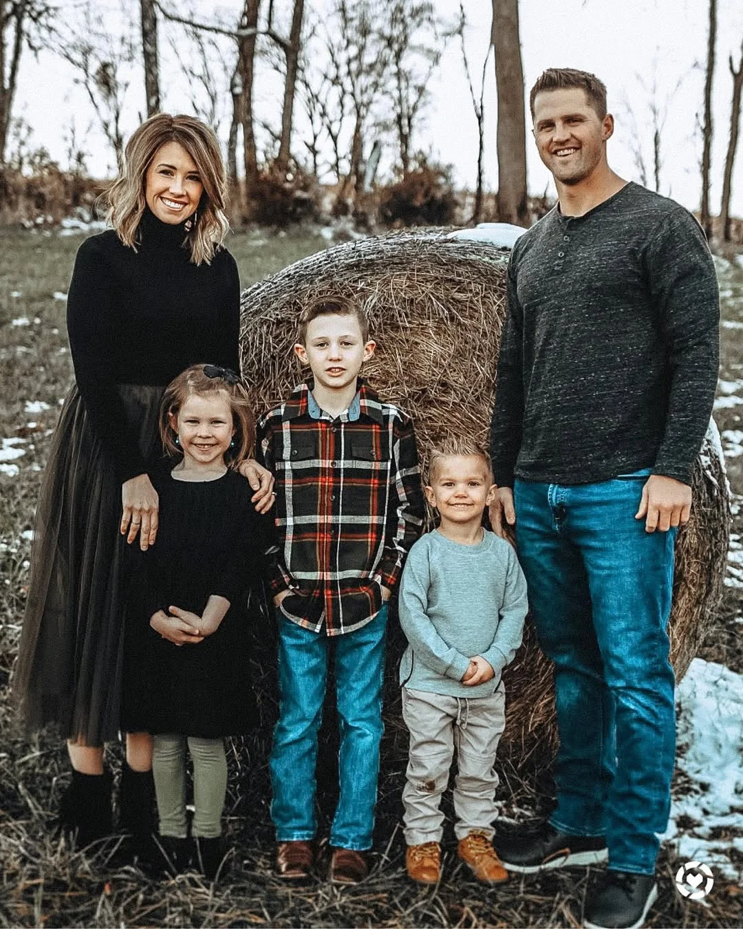 Fall Family Picture Outfits 2026: 21 Cozy & Timeless Outfit Ideas for Beautiful Family Photos