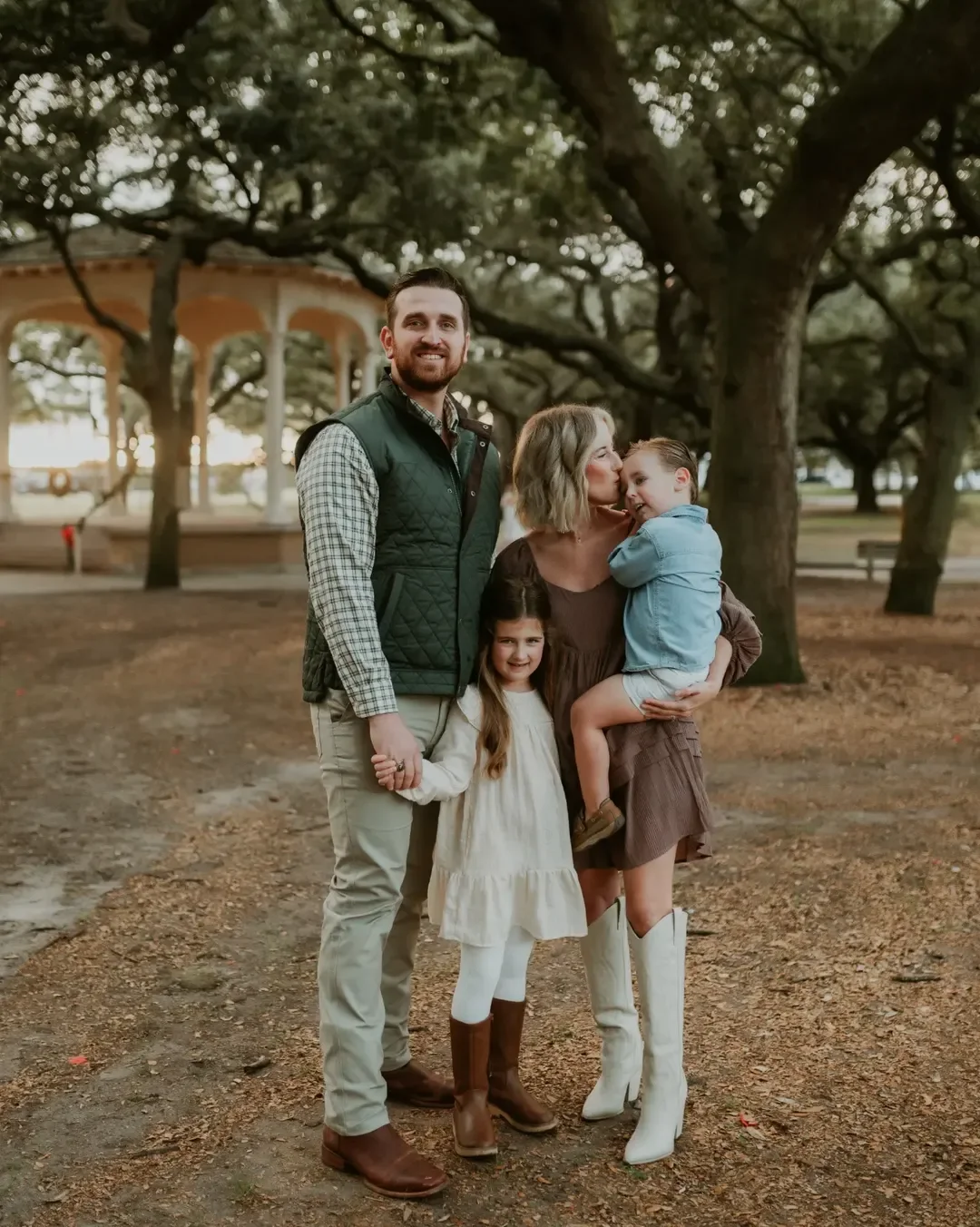 Fall Family Picture Outfits 2026: 21 Cozy & Timeless Outfit Ideas for Beautiful Family Photos