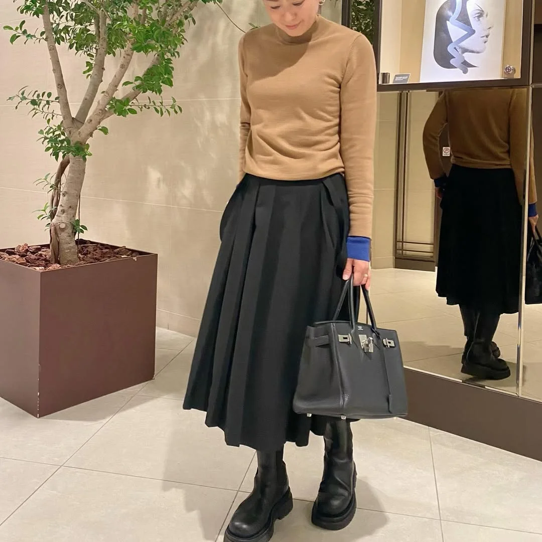 fall fashion for women over 40 Classic Knitwear and Full Skirts Always Feel Graceful