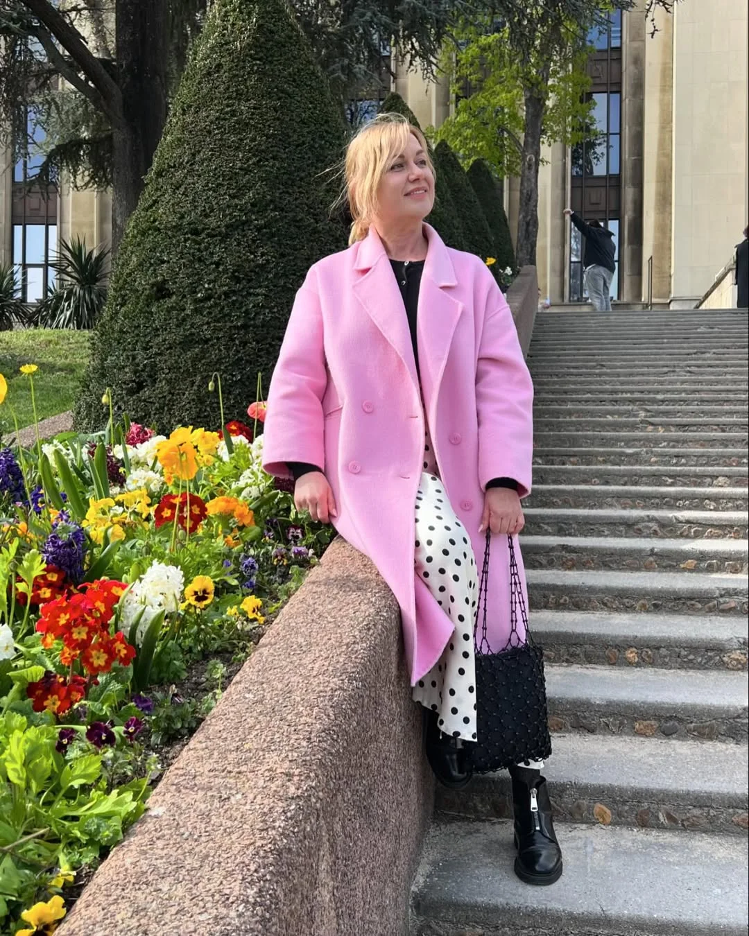fall fashion for women over 40 Soft Pink Outerwear Brings Fresh Energy to Fall Neutrals