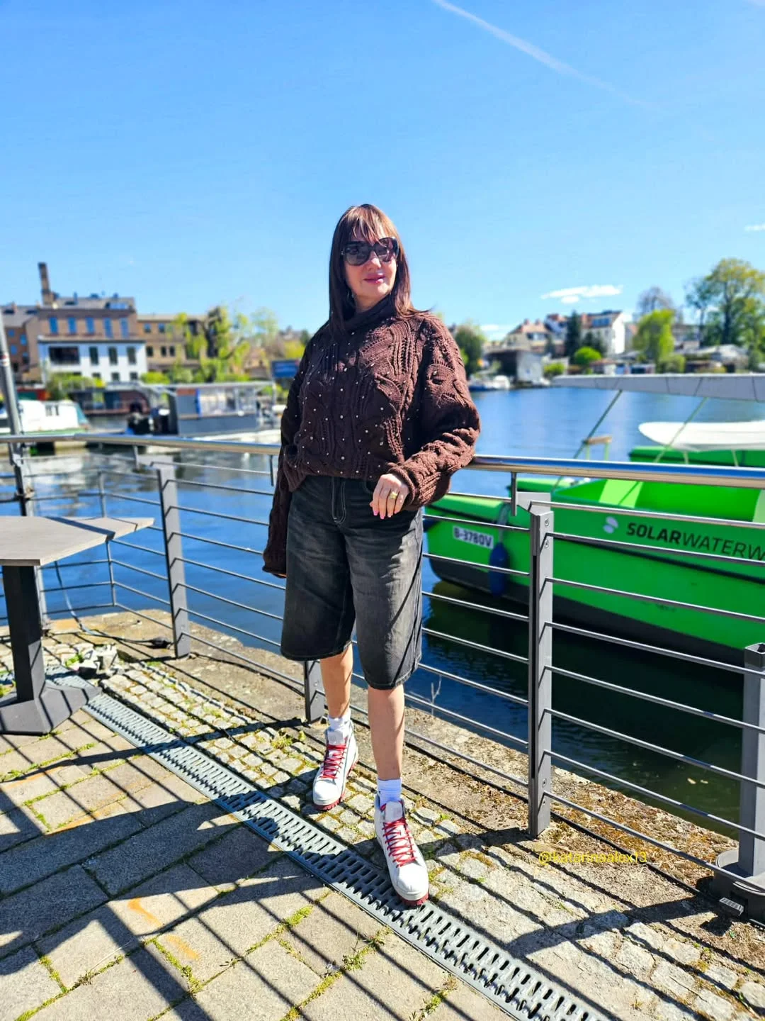 fall fashion for women over 40 Relaxed Bermudas Bring a Fresh Twist to Transitional Weather