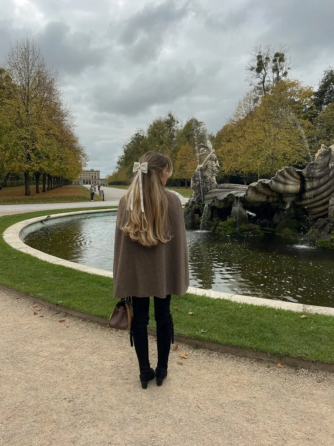 fall fashion inspiration 2026 Romantic Autumn Layers With European Countryside Energy