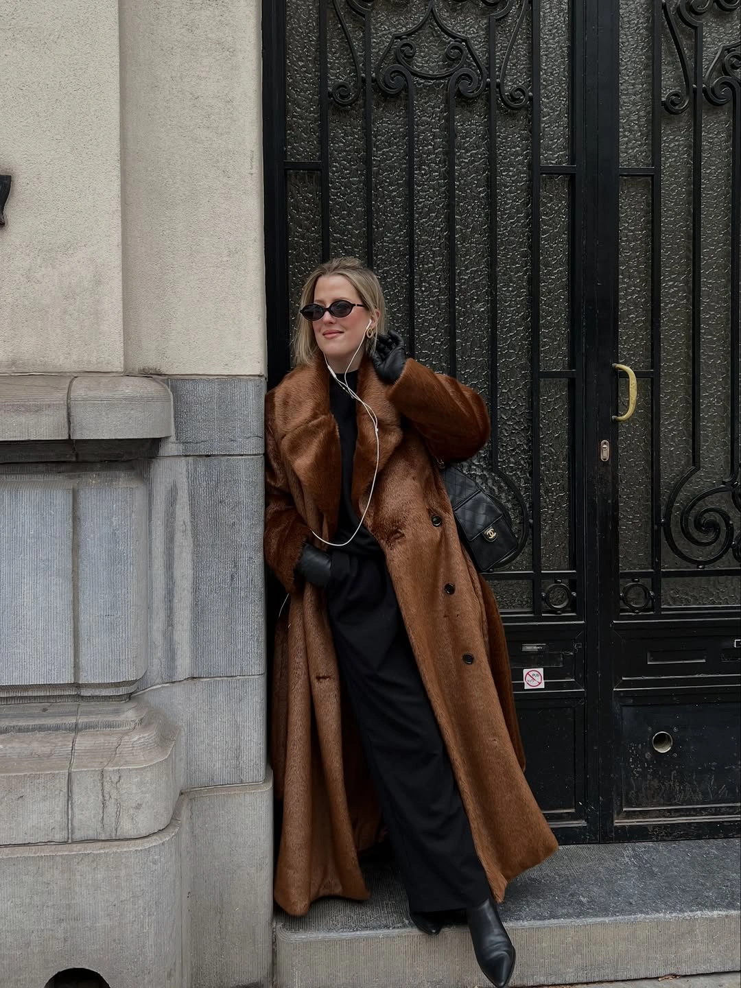 fall mom outfits 2026 Long Chocolate Coats That Capture Quiet Luxury