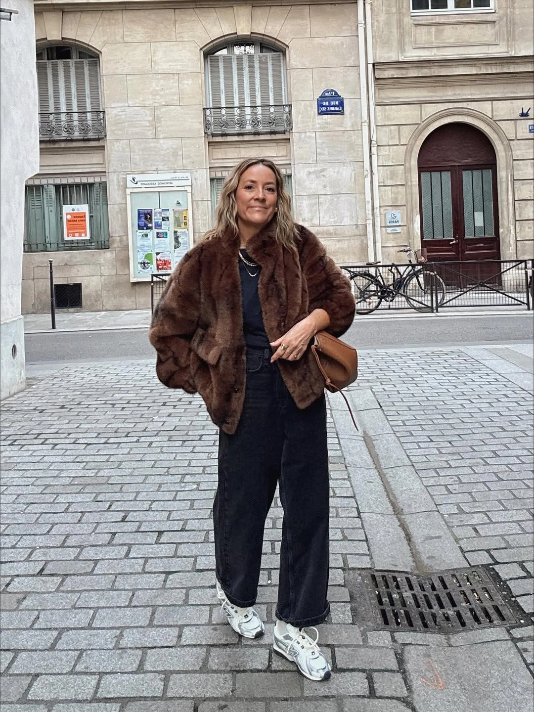 fall mom outfits 2026 Dark Monochrome with Faux Fur for an Elegant Everyday Look