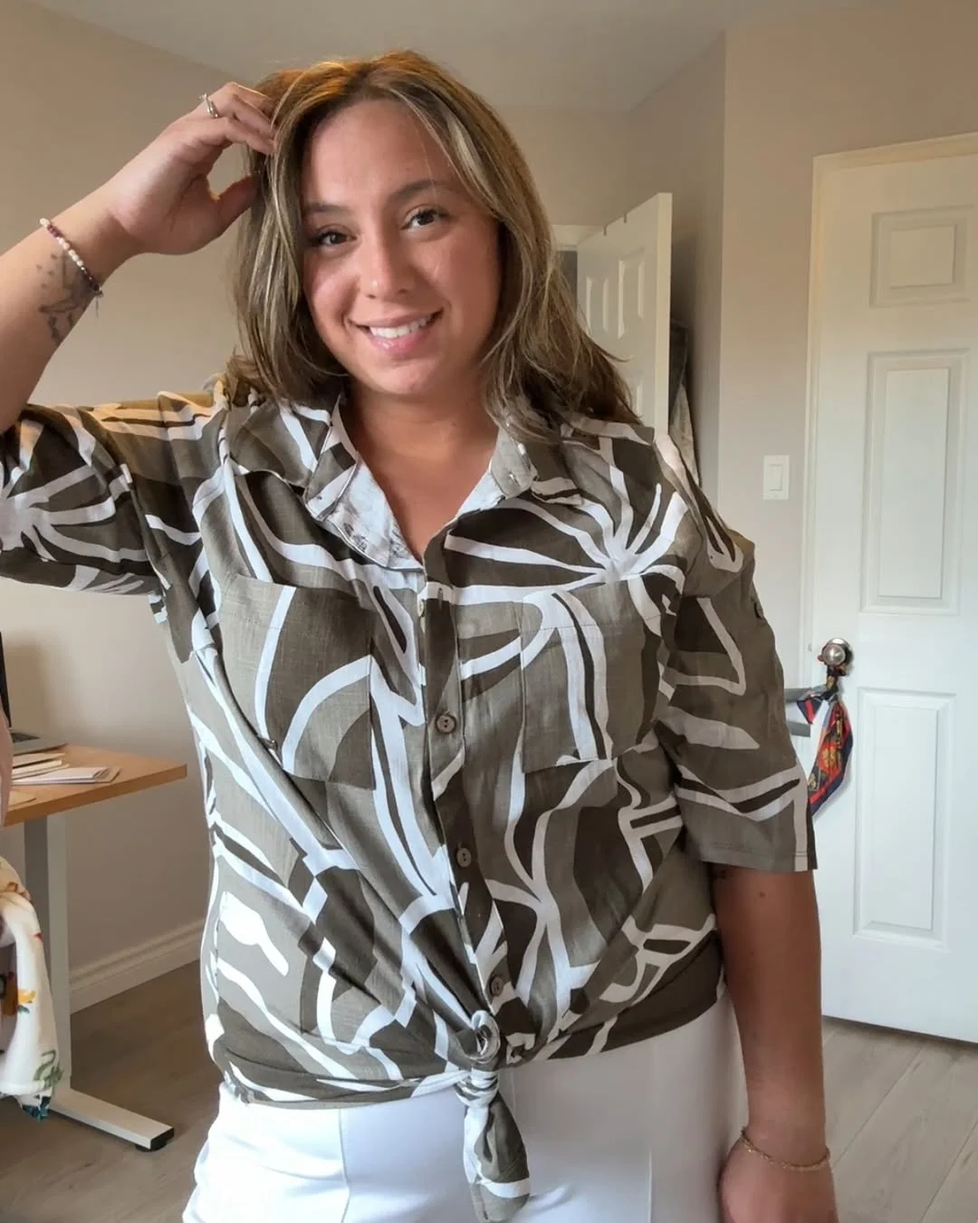 fall outfits for plus size women 2026 Printed Shirts That Refresh Classic White Pants