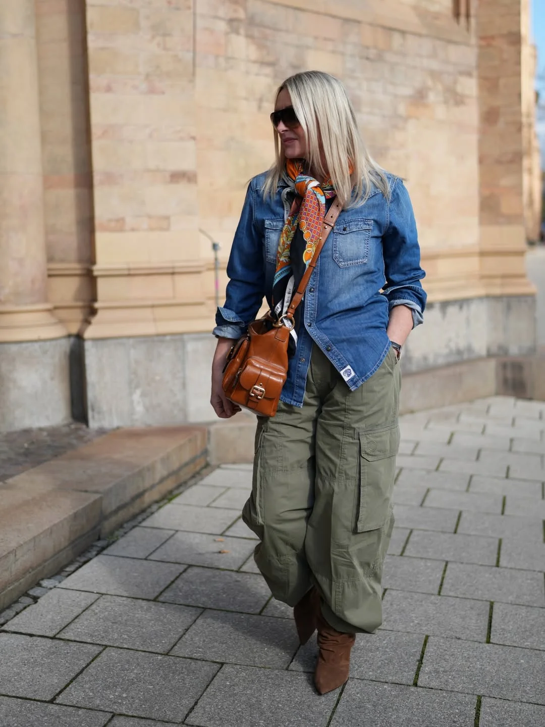 fall outfits with jeans jacket 2026 Utility Cargo Pants Bring a Modern Autumn Twist