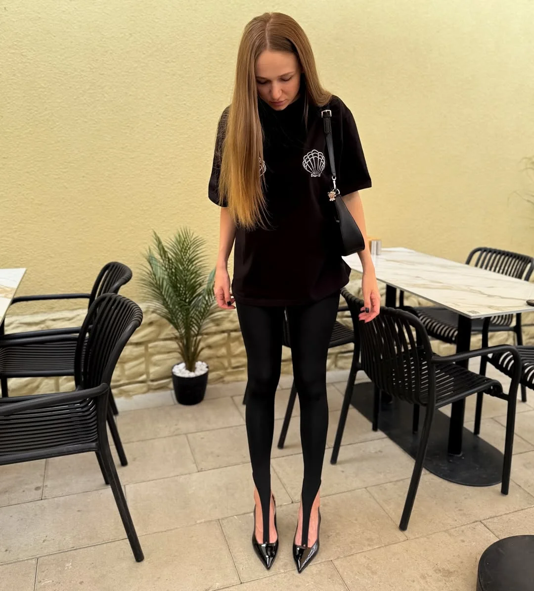fall outfits with leggings and boots 2026 Minimalist Black Leggings With Sharp Heels