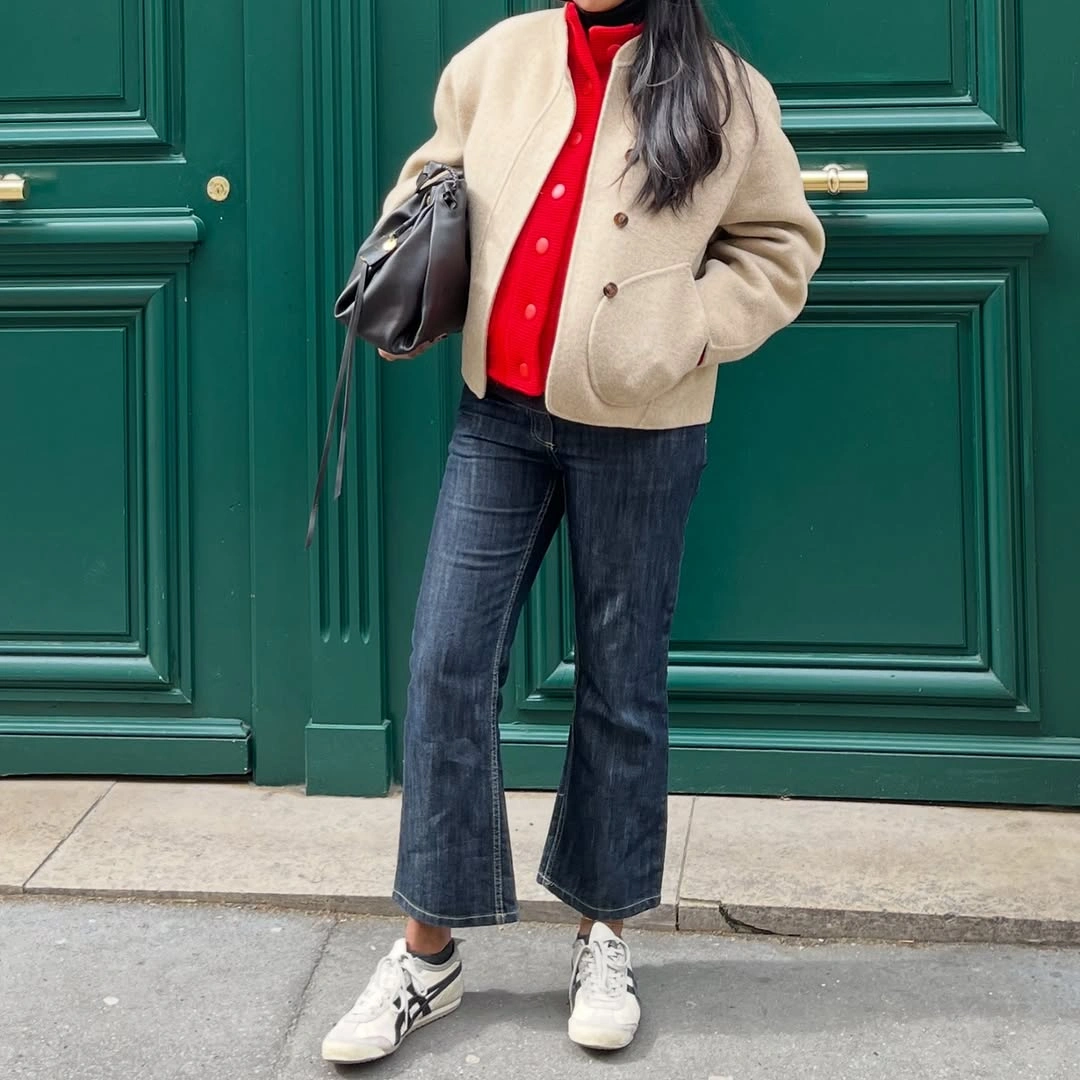 fall pregnancy outfits 2026 Dark Denim and Bright Layers for Everyday Autumn Style