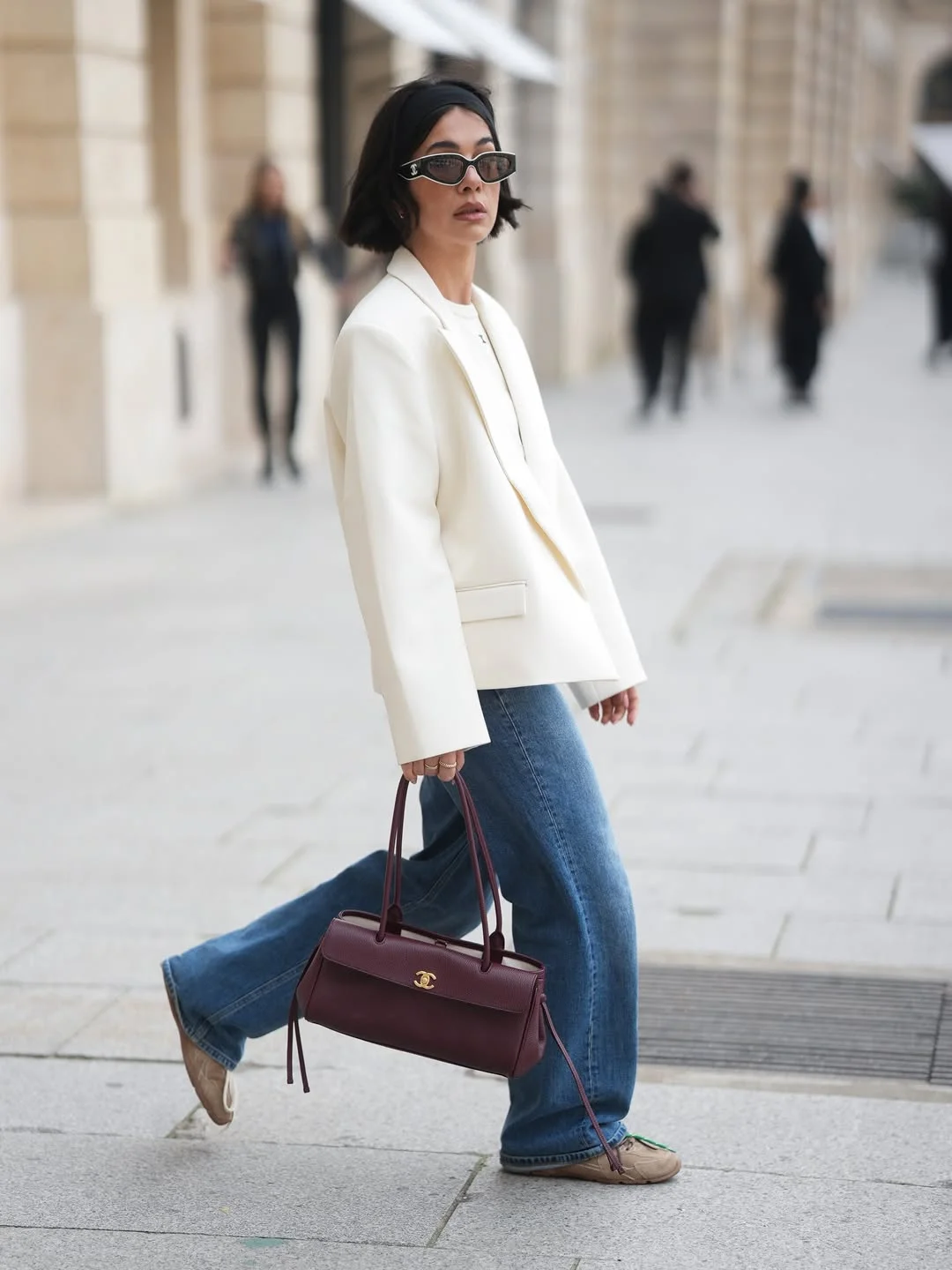 fall smart casual work outfit for women 2026 Cream Blazers And Vintage Denim Feel Fresh For Modern Office Style