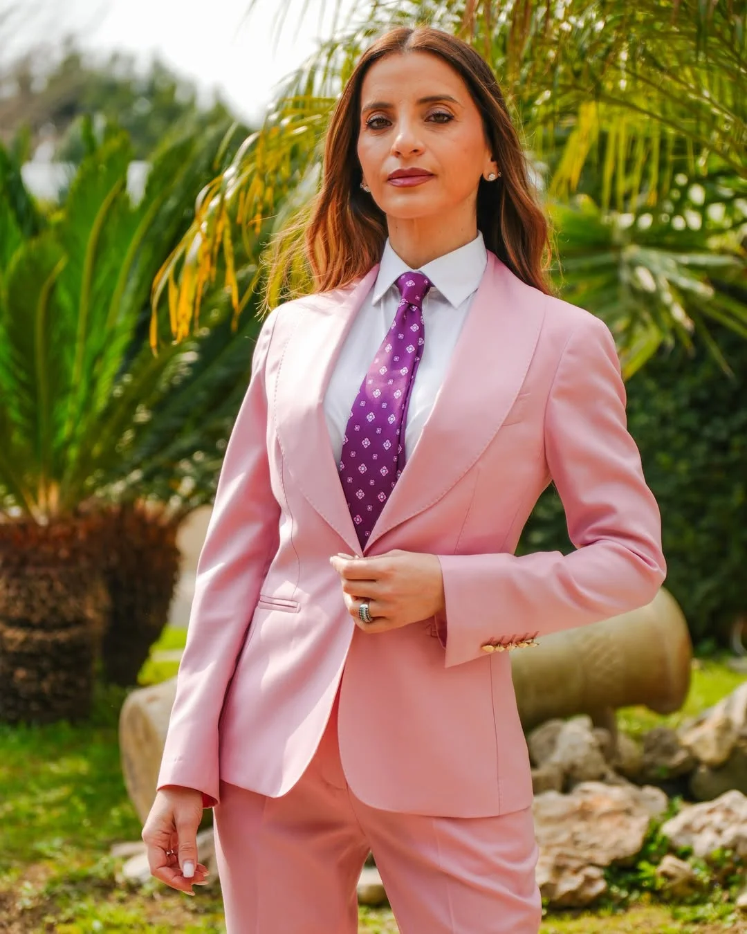 fall smart casual work outfit for women 2026 Soft Pink Tailoring Brings Fresh Energy Into Office Fashion