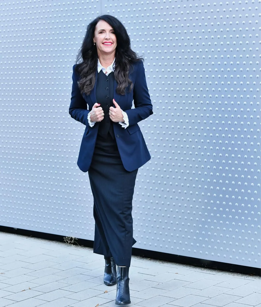 fall smart casual work outfit for women 2026 Navy Skirt Suits Are Quietly Returning In A More Elegant Way