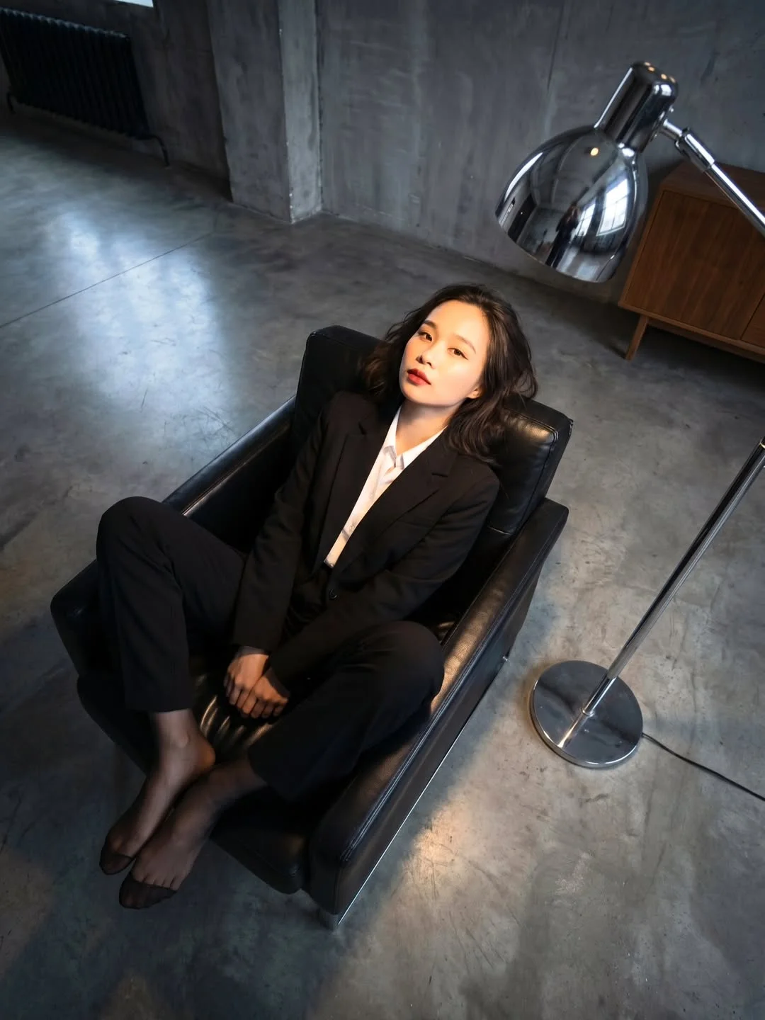 fall smart casual work outfit for women 2026 Black Tailoring Feels Cooler When It Stops Trying To Be Perfect