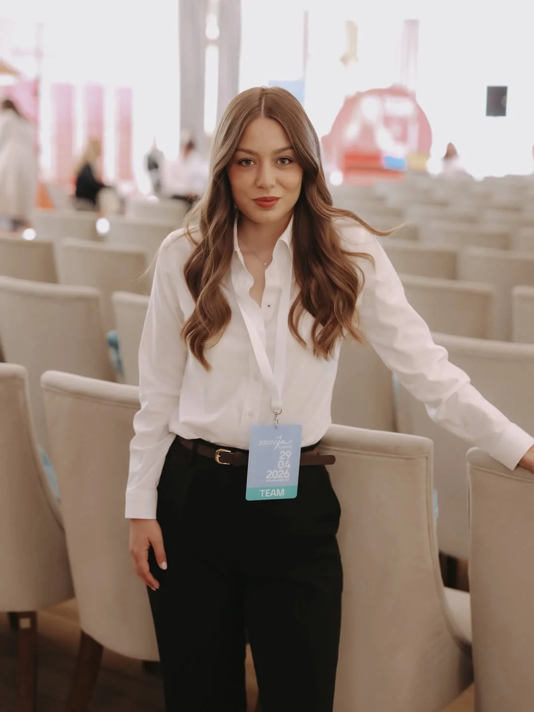 fall smart casual work outfit for women 2026 Relaxed White Shirts Still Dominate Casual Office Style