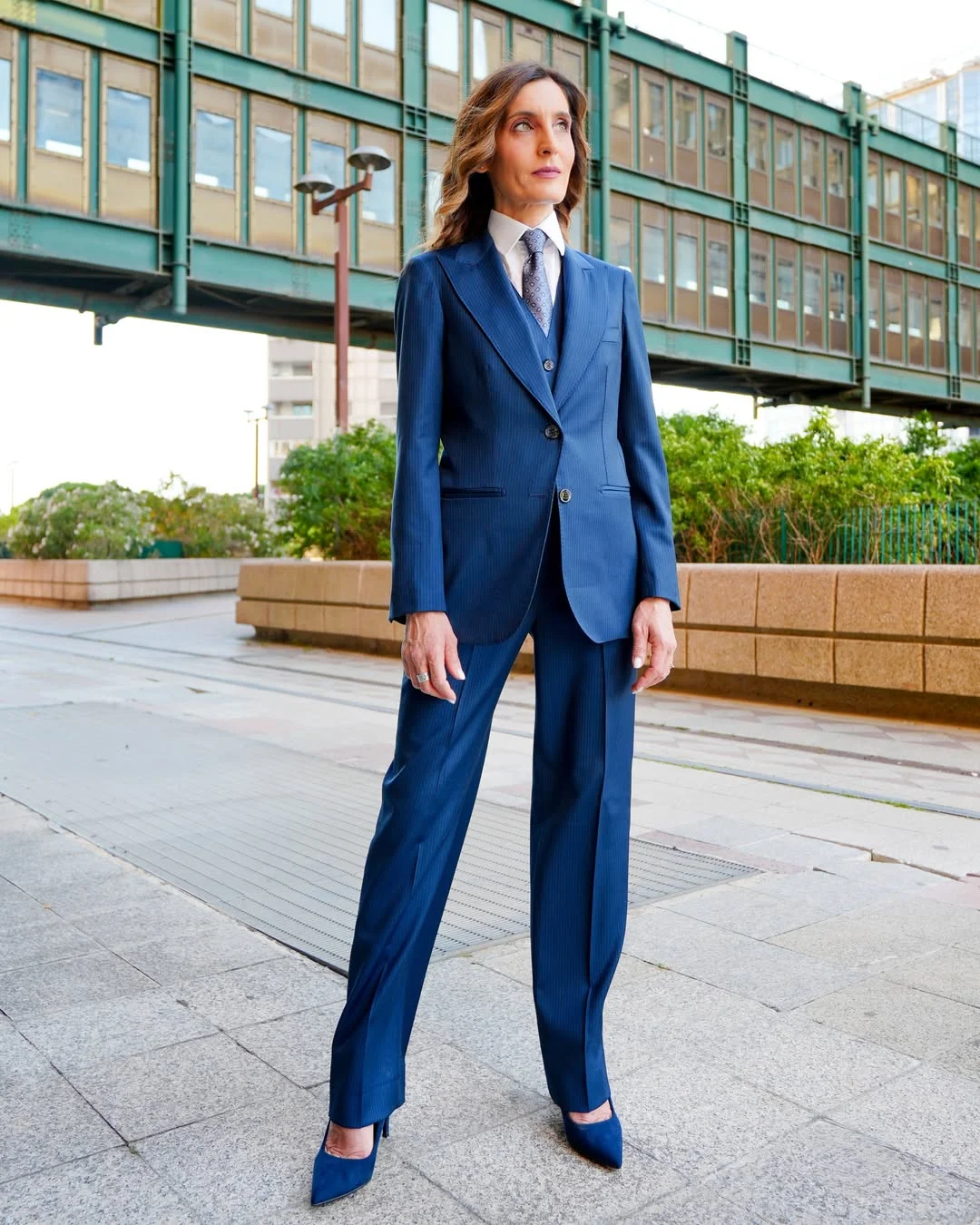 fall smart casual work outfit for women 2026 Blue Tailoring Is Replacing Basic Black Suits This Fall