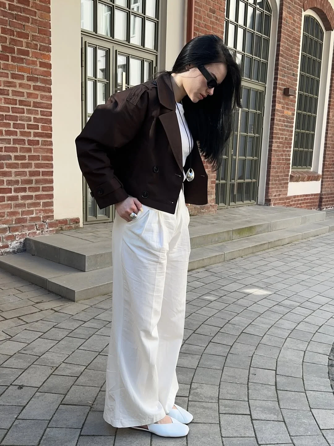 fall street fashion nyc 2026 Chocolate Brown and Crisp White Feel Like the New Quiet Luxury Uniform