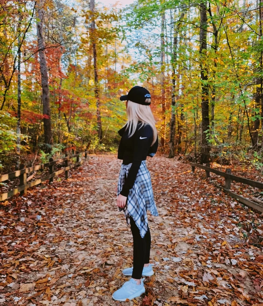 fall travel outfits 2026 Sporty Layers for Scenic Nature Adventures