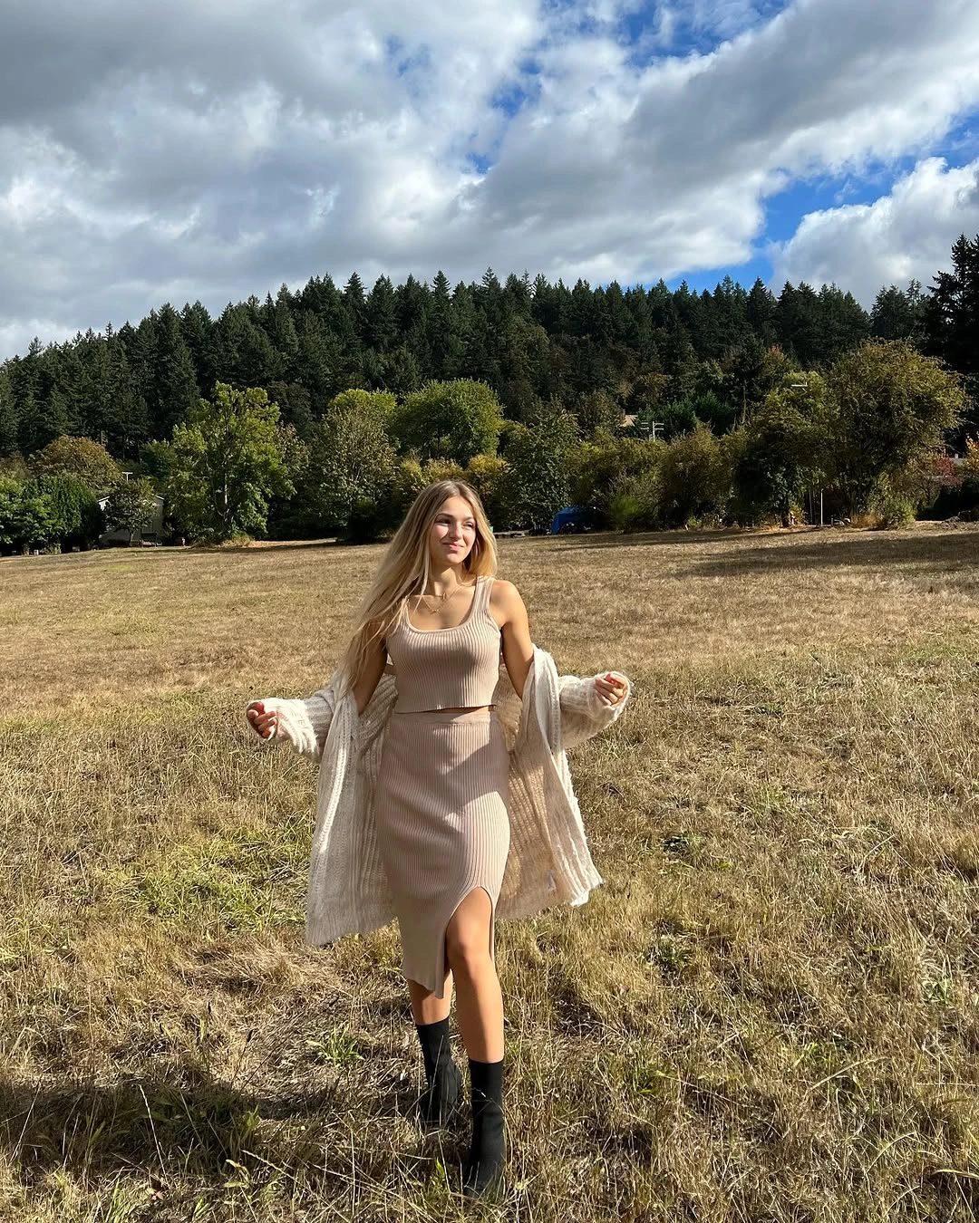fall travel outfits 2026 Neutral Knit Dresses for Golden Autumn Weekends