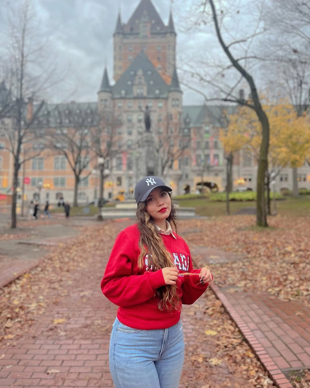 fall travel outfits 2026 Bright Sweatshirts That Wake Up Gray Autumn Days