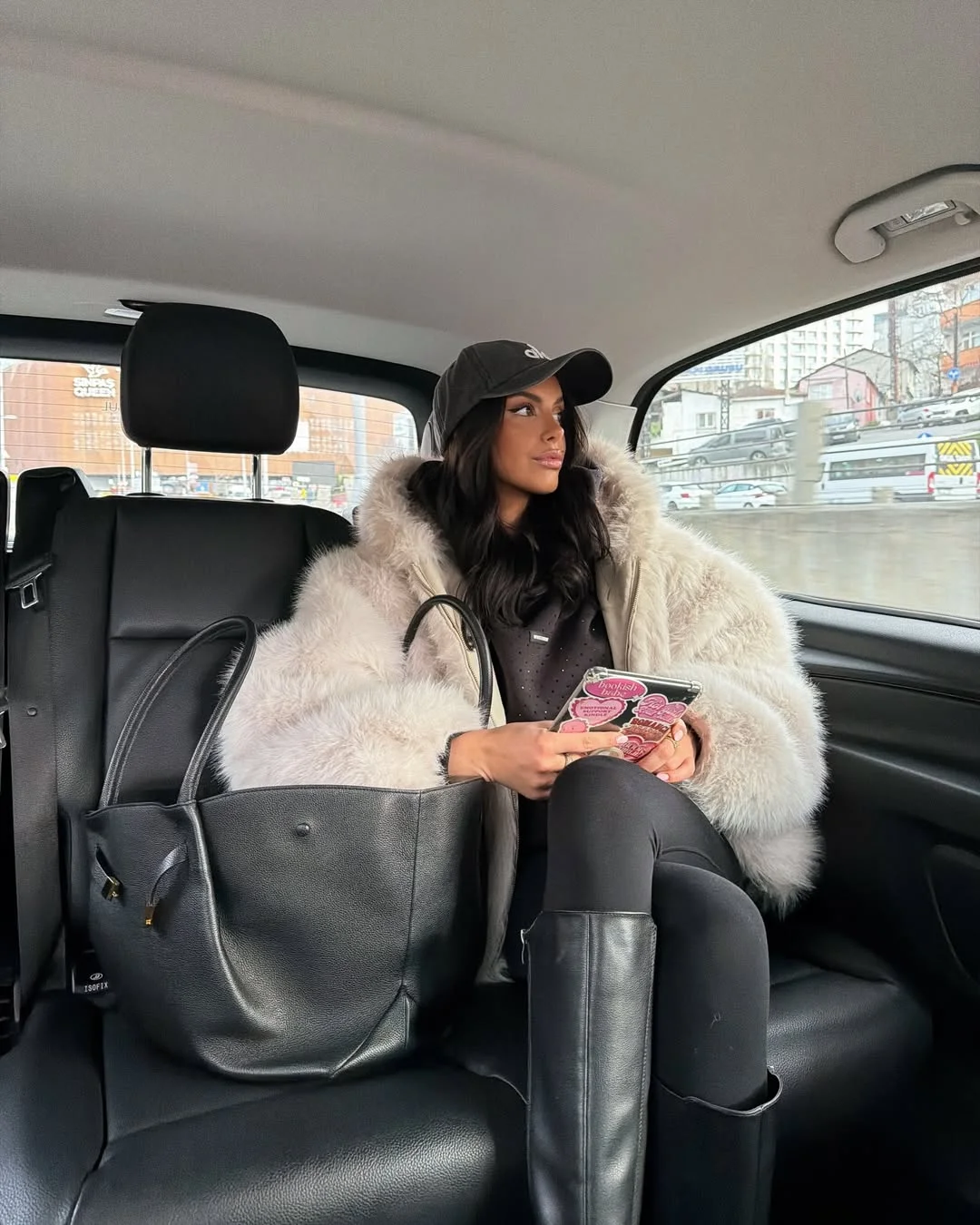 fall travel wardrobe for women 2026 Cold-Weather Layers That Feel Luxurious Without Trying Too Hard