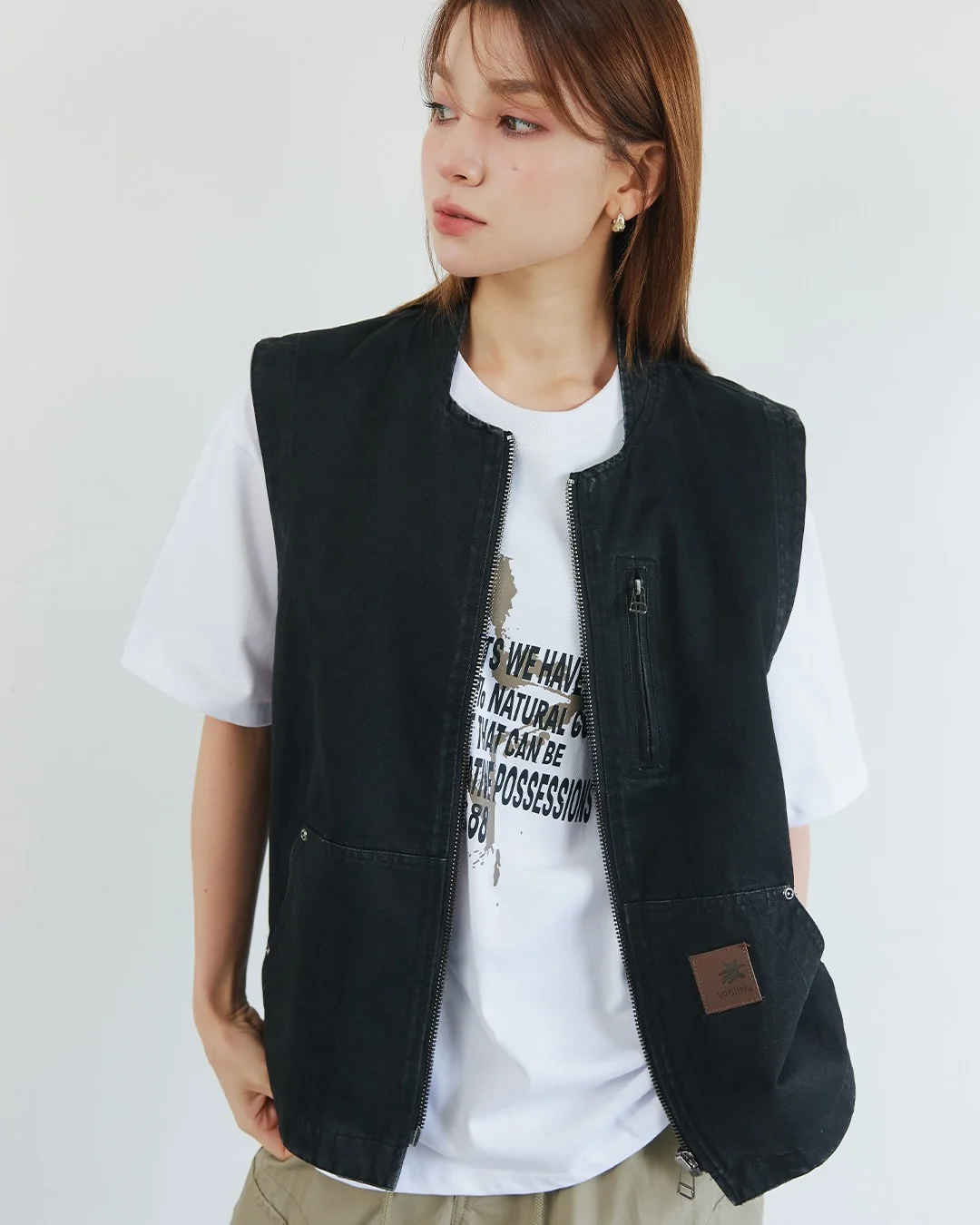 fall vest outfits for women 2026 Relaxed Black Utility Vest for Casual Weekend Layers