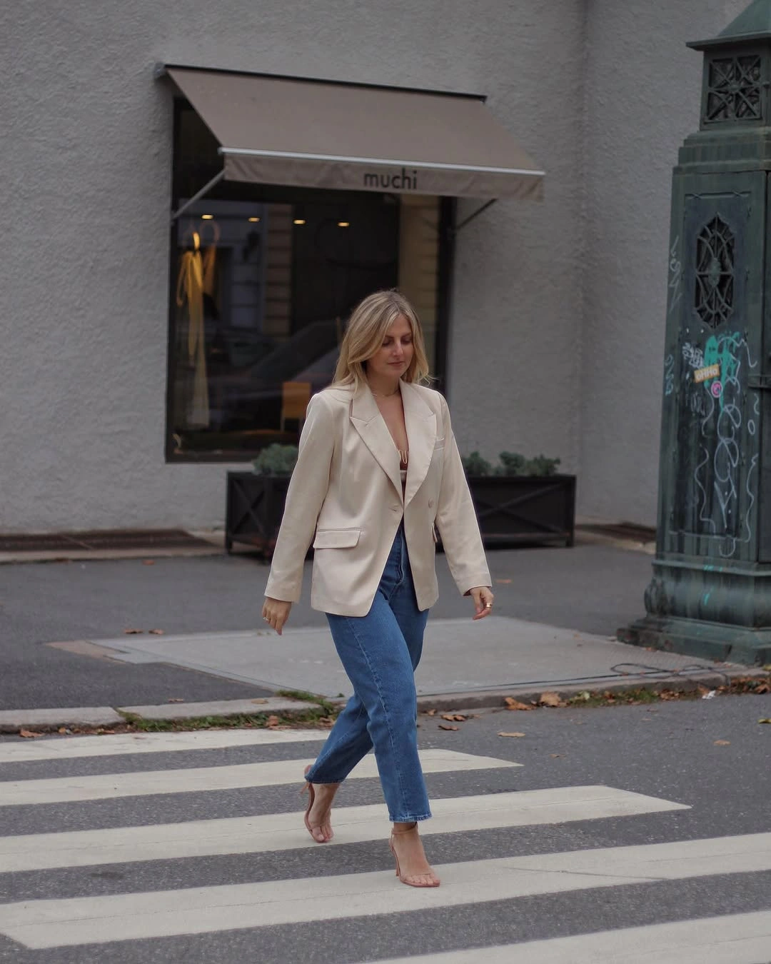 modest fall outfits 2026 A Relaxed Blazer and Denim Combination That Never Lets Me Down