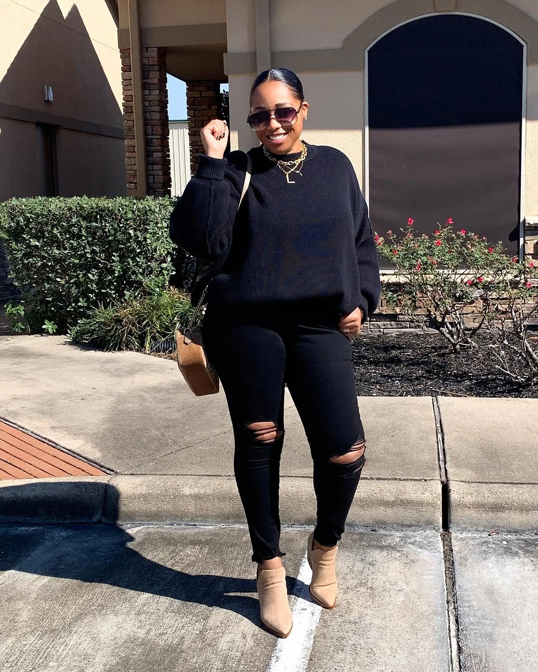 nice fall outfits 2026 An All-Black Outfit That Flatters Every Curve