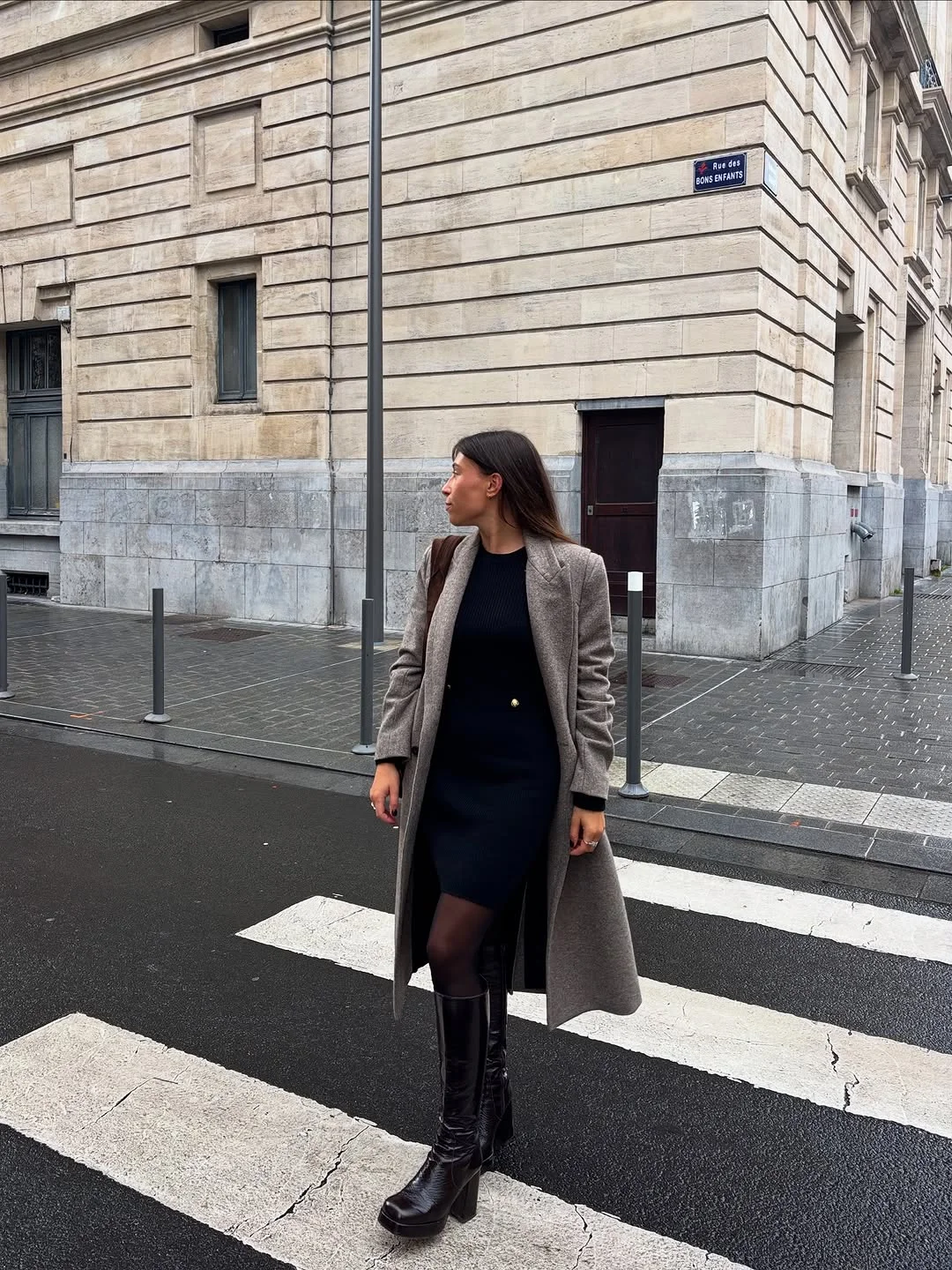 simple fall outfits 2026 A Long Coat and Black Dress Are Always a Smart Combination