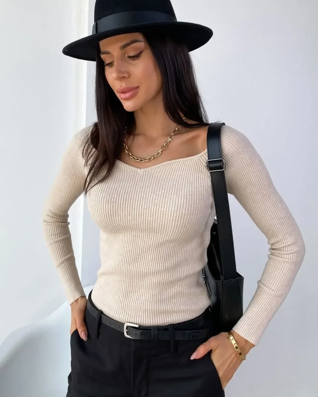 summer to fall outfits 2026 Minimal Beige Knits And Black Accessories Always Feel Sophisticated