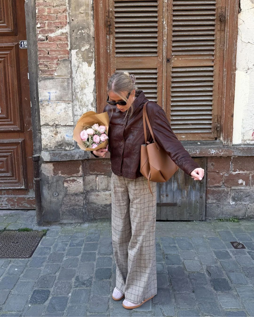 summer to fall outfits 2026 Brown Leather Jackets And Plaid Trousers Always Feel Like True Autumn