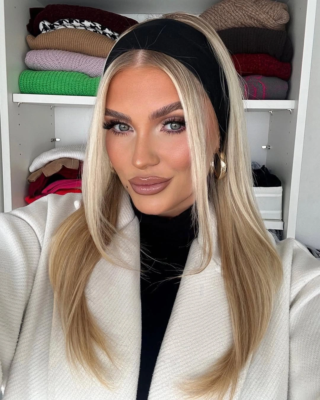 august hairstyles and color ideas 2026 Soft Champagne Blonde Layers With A Polished Summer Glow