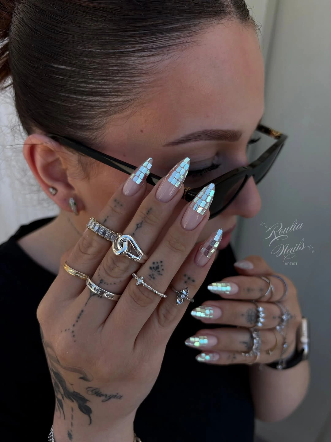 august nails ideas 2026 Iridescent Chrome Nails That Catch Every Ray of Light